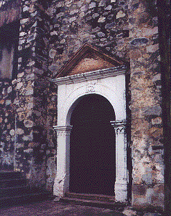 [entrance to the Spanish colonial church, Aduana, Sonora, Mexico: 33k]